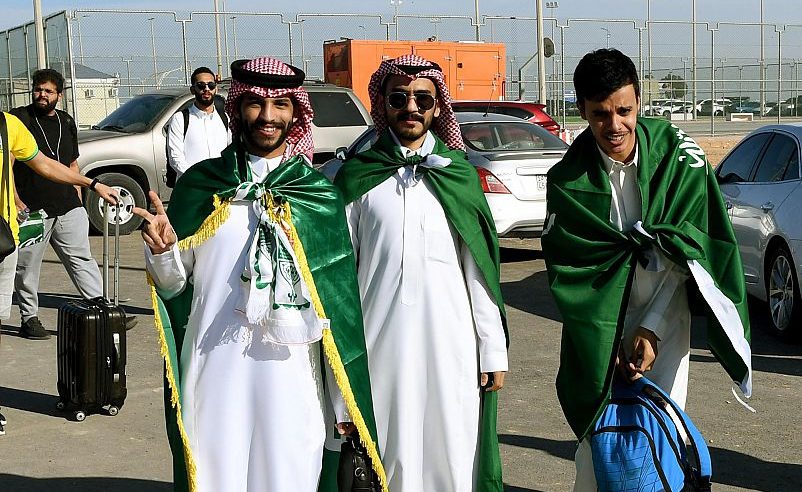 الجمهور السعودي يتوافد على منفذ سلوى لمساندة الأخضر