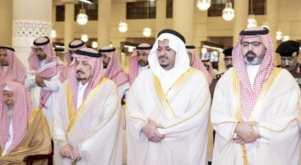 أمير الرياض ونائبه يؤديان صلاة الاستسقاء