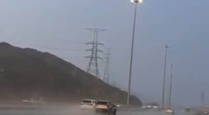 هطول أمطار غزيرة جنوب شرق مكة المكرمة