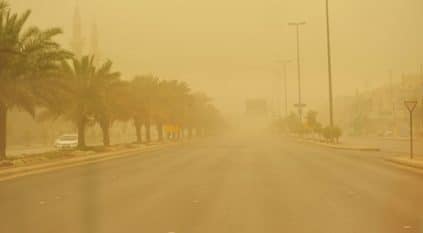 رياح وأتربة على الرياض لمدة 7 ساعات