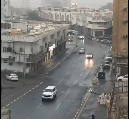 بالفيديو.. هطول أمطار غزيرة على جدة