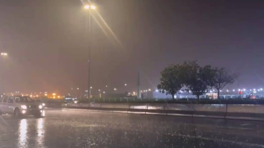 توقعات بأمطار غزيرة في مكة المكرمة ورفع درجة التنبيه لتحذير