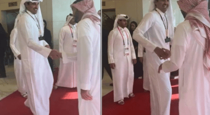 أمير قطر ممازحًا وزير الرياضة: كيف النومة أمس؟