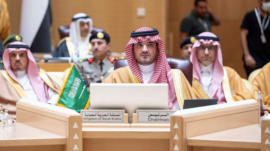 وزير الداخلية : المرحلة الراهنة تحتم التنسيق الأمني الخليجي