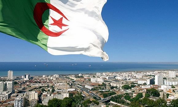 الجزائر تغلق قناة بثت مشاهد خادشة للحياء