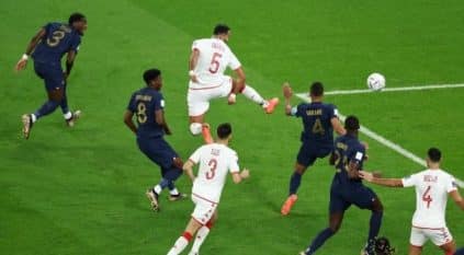 تونس وفرنسا يتعادلان سلبيًا بالشوط الأول