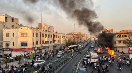 سلطات إيران تهاجم المحتجين في مهاباد بالذخيرة الحية