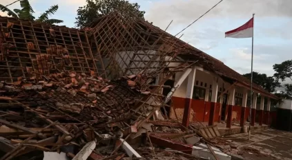 طفل يضحي بحياته لإنقاذ صديقه في زلزال إندونيسيا 
