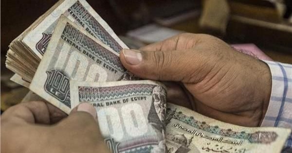 300 جنيه شهريًا علاوة غلاء استثنائية للمصريين