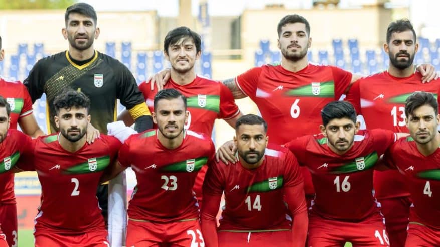 لاعبو إيران يرفضون ترديد النشيد الوطني في المونديال