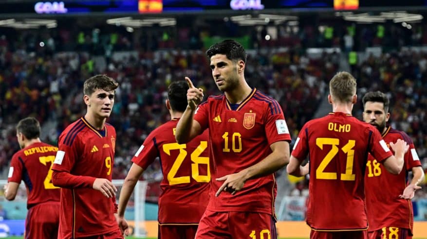 منتخب إسبانيا يتقدم بثلاثية في الشوط الأول