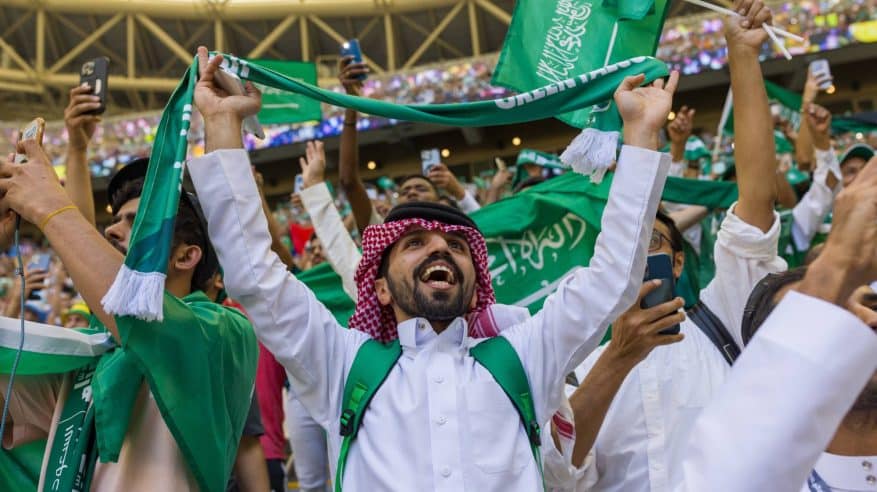 الملعب أكثر مكان للتعبير عن الفرح بفوز المنتخب السعودي