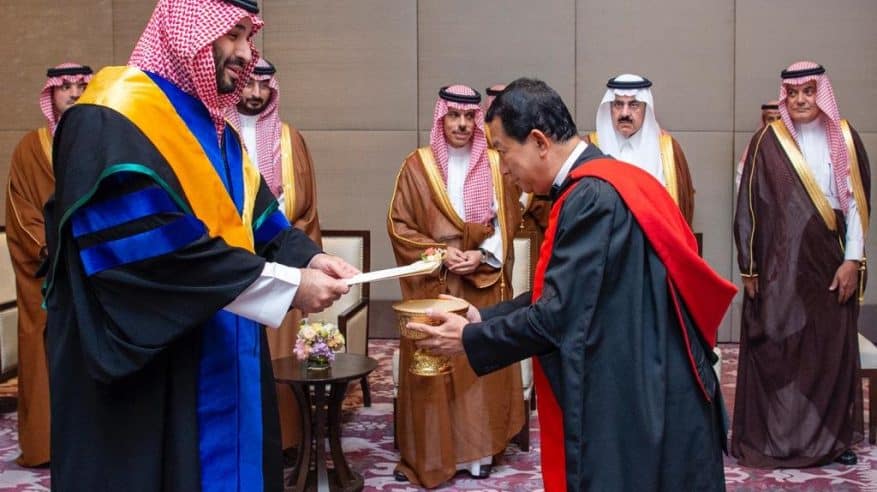 ولي العهد يتسلم شهادة الدكتوراه الفخرية من جامعة كاسيتسارت التايلندية
