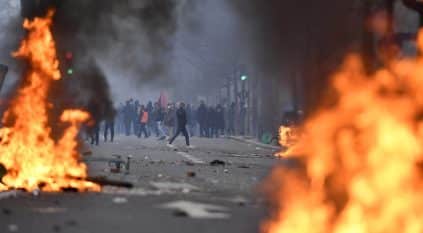 تجدد مظاهرات الأكراد في باريس والأمن يغلق الشوارع