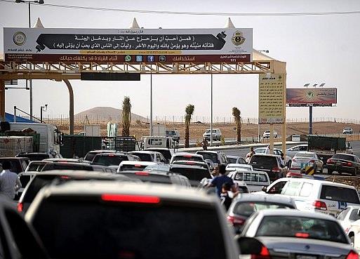 طرق الرياض أزمة حقيقية وتأخر بالساعات والثقافة المرورية ضرورة