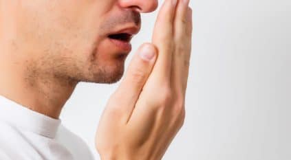 رائحة الفم الكريهة دليل على أمراض مقلقة