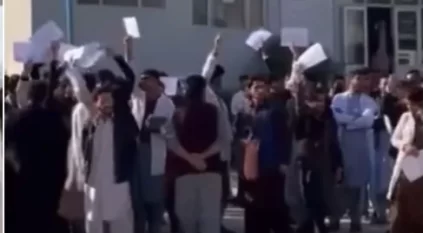 طالبان تواجه احتجاجات الطلاب بالرصاص الحي 