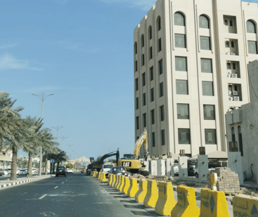أمانة المنطقة الشرقية تزيل أسوارها