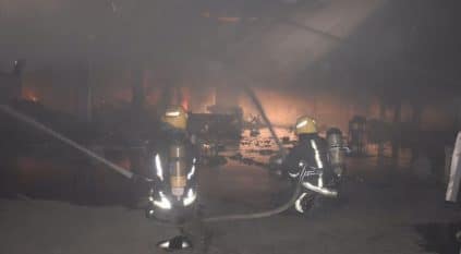 وفاة شخص إثر اندلاع حريق بسوق الصواريخ في جدة