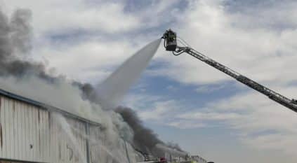 حريق يلتهم مستودعاً بحي السلي في الرياض