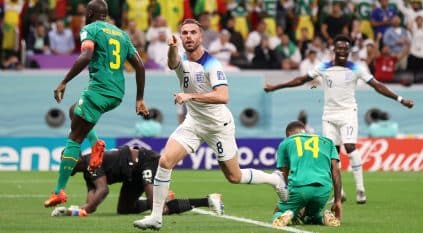 إنجلترا تتفوق على السنغال بهدفين في الشوط الأول