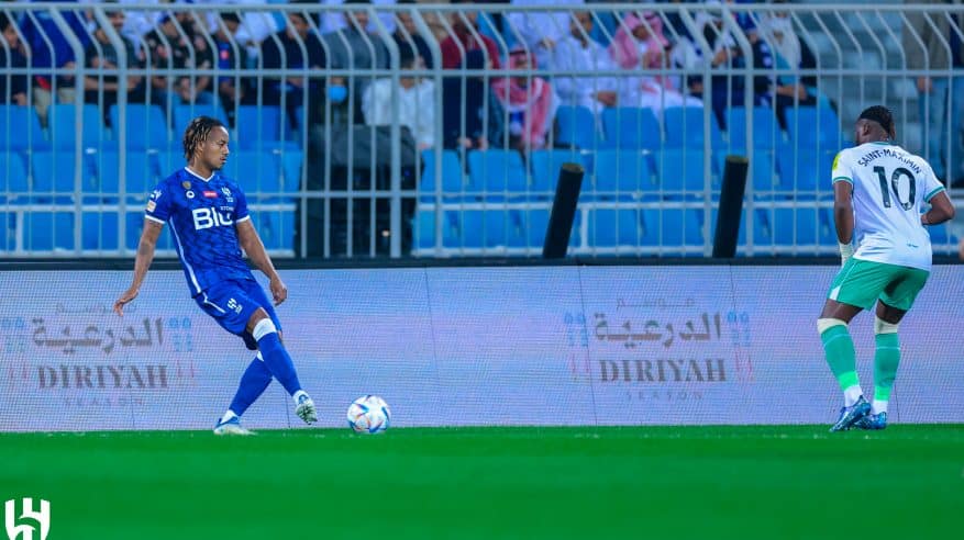 الهلال متأخر أمام نيوكاسل بهدفين في الشوط الأول