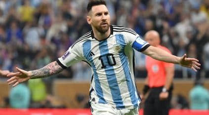 ميسي يُسجل الهدف الثالث لـ الأرجنتين