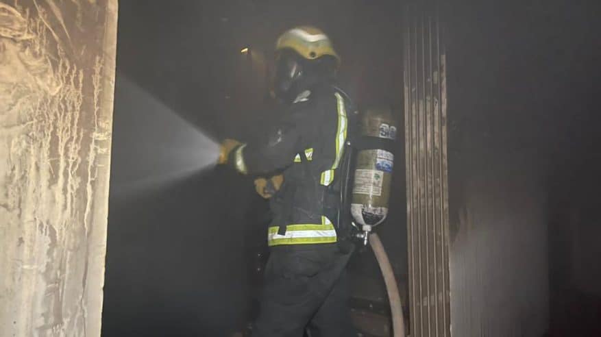 مدني تبوك يخمد حريقاً نشب في منزل