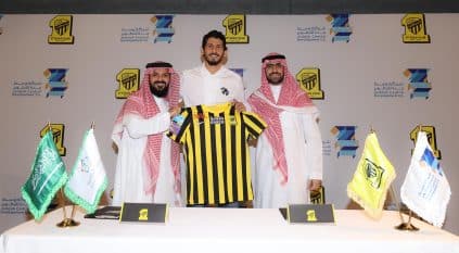 مفاجأة لجماهير الاتحاد بعد تجديد عقد أحمد حجازي