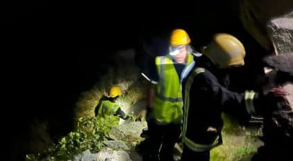 إنقاذ شخص سقط في منحدر جبلي بـ تنومة