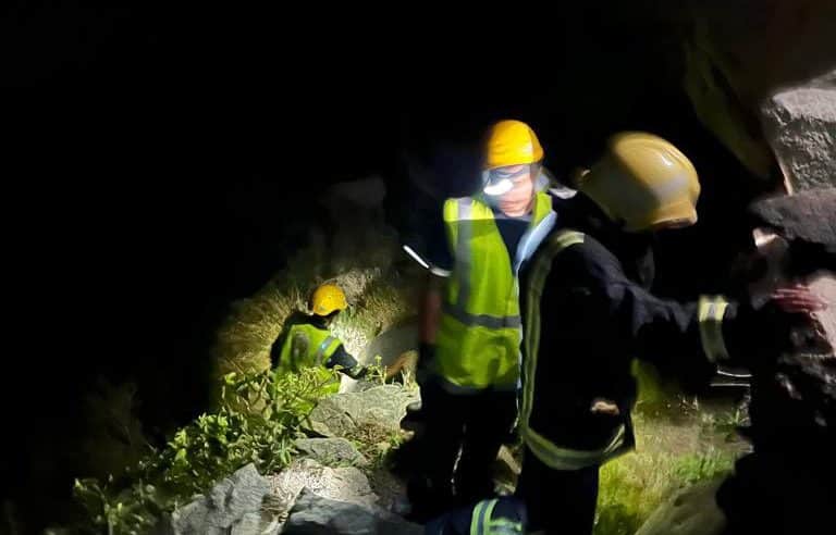 إنقاذ شخص سقط في منحدر جبلي بـ تنومة