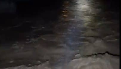 مشاهد لتدفق السيول الهادرة في محافظة الحجرة