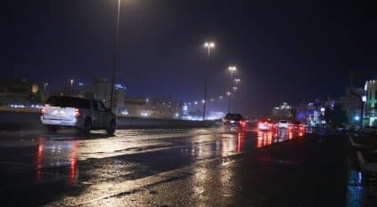 لحظة هطول أمطار العزيزية والرايس بالمدينة المنورة