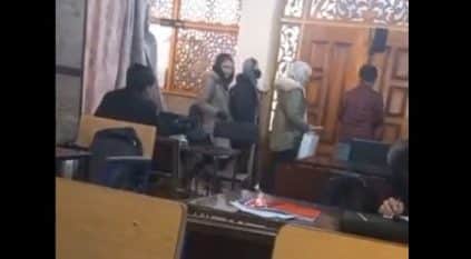 طالبان تطرد النساء من مكتبة في كابل