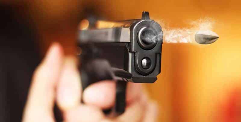 مراهقة أردنية تقتل أبيها وتصيب والدتها بالرصاص