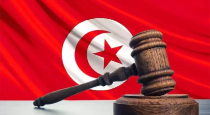 إحالة 13 قاضيًا تونسيًا للمحاكمة بتهمة الإرهاب