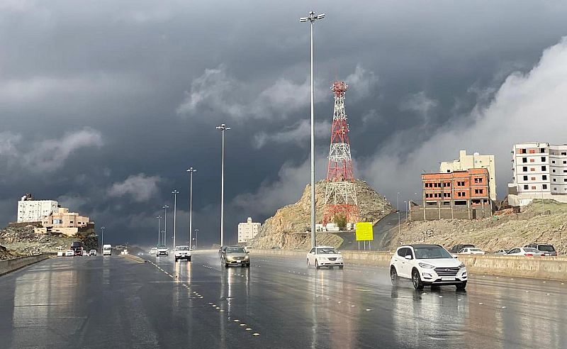 أجواء غائمة ورياح نشطة على مكة المكرمة ودرجة الحرارة 36 