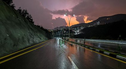 أمطار غزيرة على منطقة الباحة والمدني يحذر