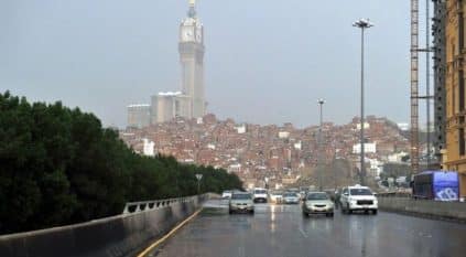 911 ينبه: أمطار غزيرة على مكة المكرمة حتى مساء الغد
