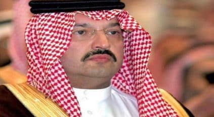 أمير عسير يتلقى هدية متحف آل سلمة ويعيدها تقديرًا لهم