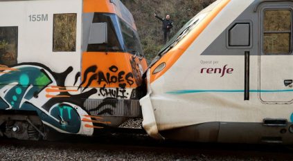 إصابة 155 شخصًا بحادث تصادم قطارين في إسبانيا