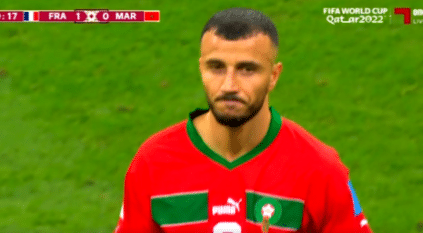 رومان سايس يغادر مباراة فرنسا ضد المغرب للإصابة