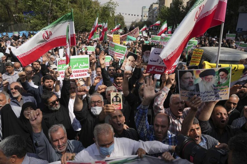 احتجاجات إيران تصل يومها الـ 100 وسط القمع وأحكام الإعدام