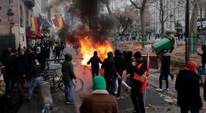الاحتجاجات تشتعل في فرنسا لليوم الثاني على التوالي