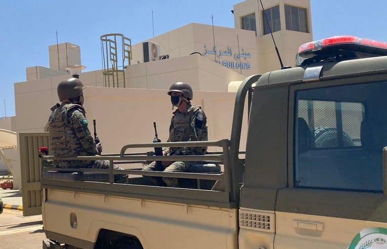 القبض على مواطن لنقله 3 مخالفين لنظام أمن الحدود بعسير