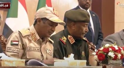 طرفا الصراع في السودان يوافقان على هدنة أعلنتها السعودية وأمريكا