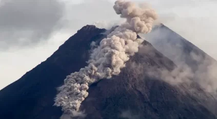 الذعر يجتاح إندونيسيا بسبب سحابة بركانية ضخمة