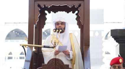 الشيخ ياسر الدوسري في أول خطبة له بالمسجد الحرام : التزموا التوحيد الخالص لله
