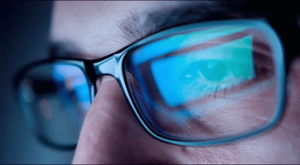 قاعدة 20-20-20 لحماية العينين من الأجهزة الإلكترونية