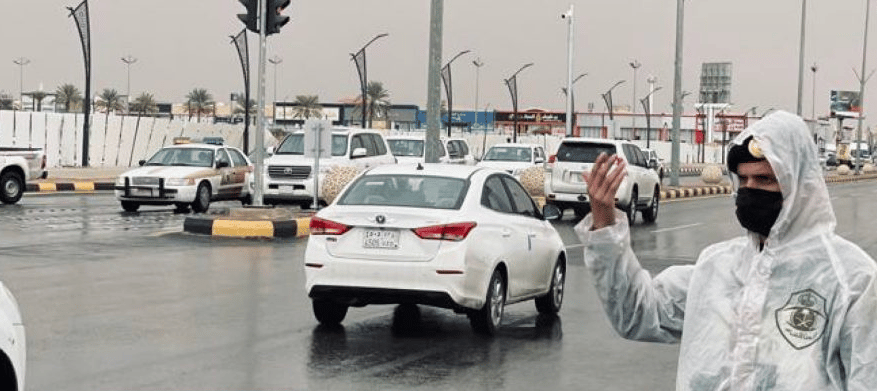 نصائح المرور للتعامل مع القيادة في الأمطار